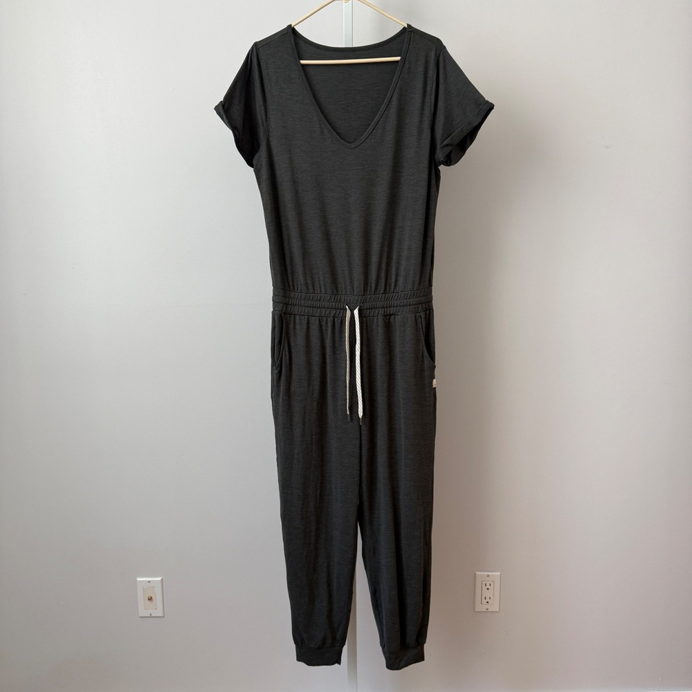 Vuori sz L Lux Jumpsuit Grey V-Neck Short Sleeve Athleisure Quitet Luxury